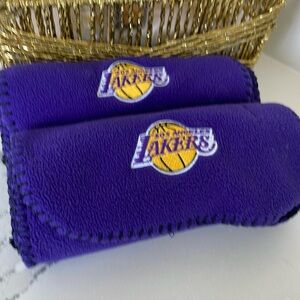 Official Lakers scarf! Excellent condition.